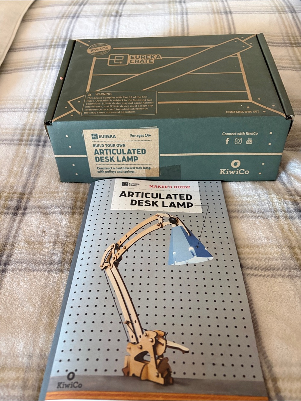KiwiCo Eureka Crate- Articulated Desk Lamp